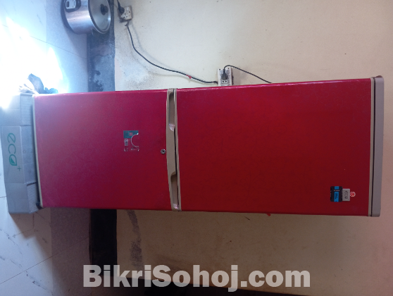 একটি পুরাতন ফ্রিজ বিক্রি করা হবে LG